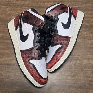 Size 7Y - Jordan 1 SE Mid Wear-Away